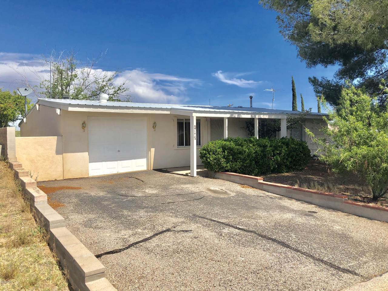 914 6th Avenue - Photo 1