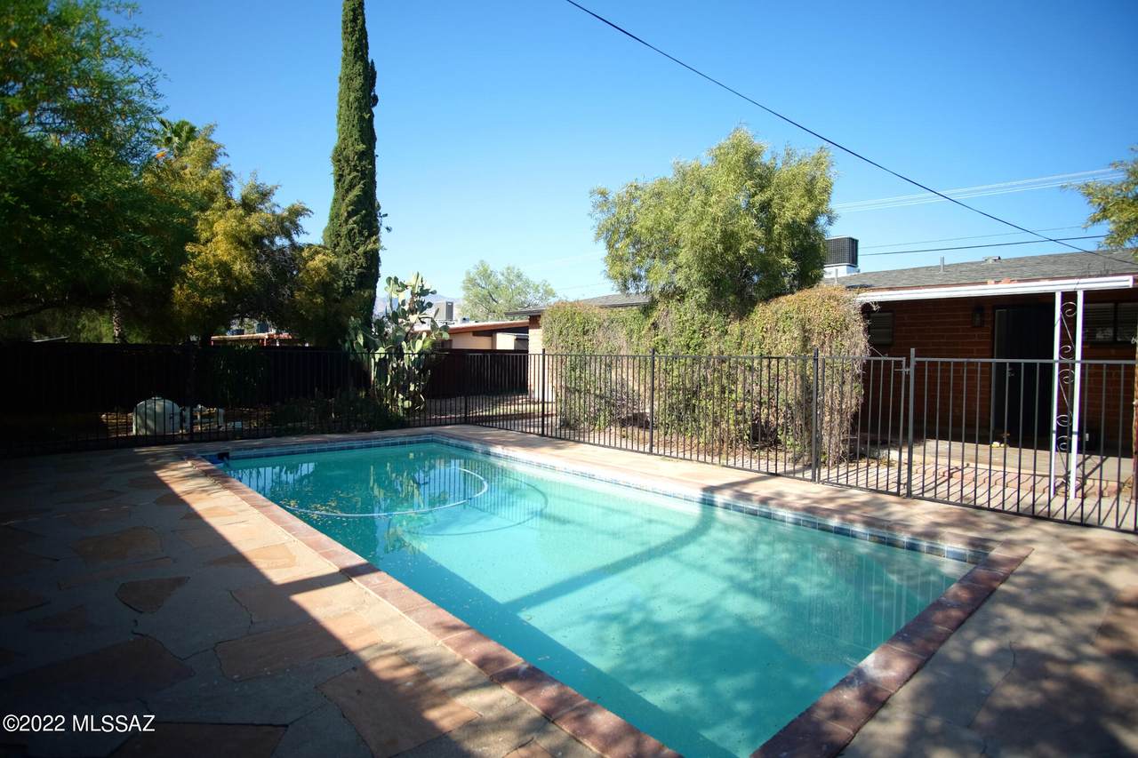 2743 Park Avenue - Photo 1