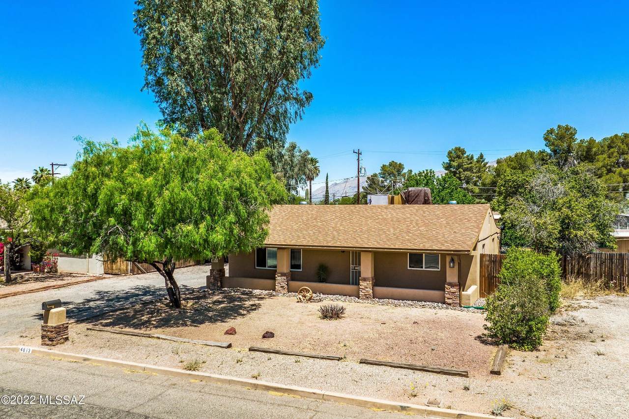 4813 Seneca Street - Photo 1
