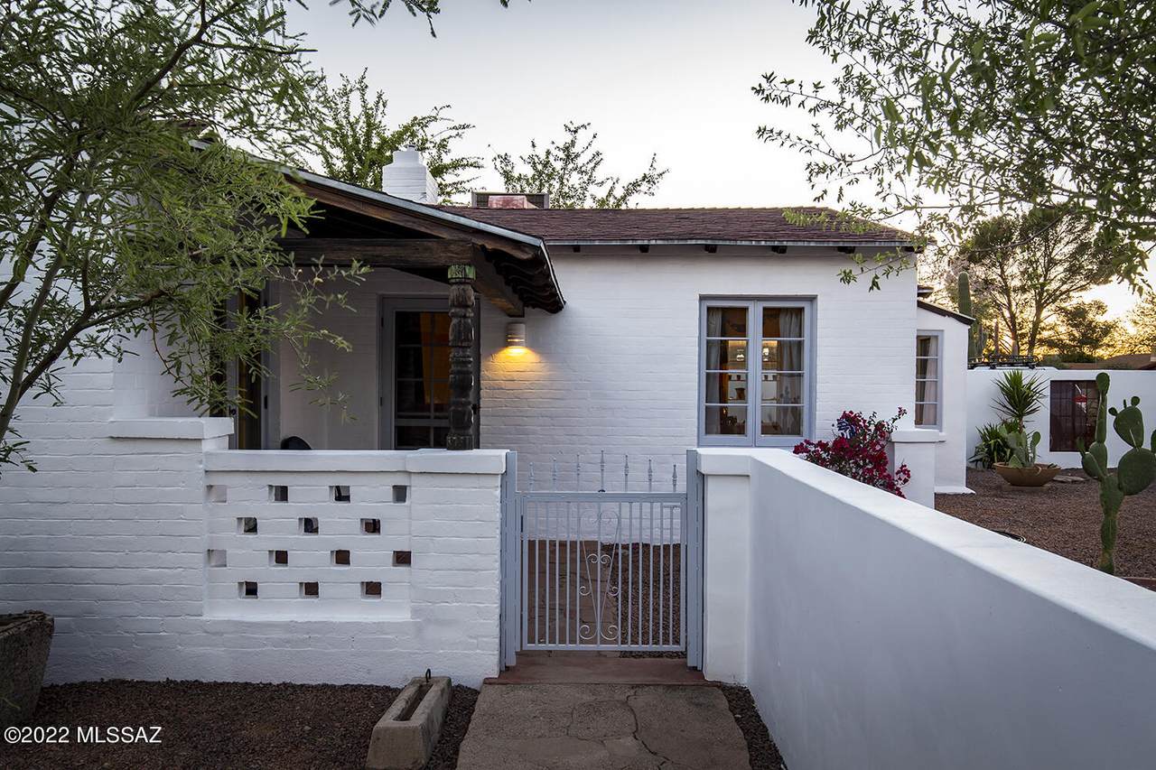 2048 Hawthorne Street - Photo 1