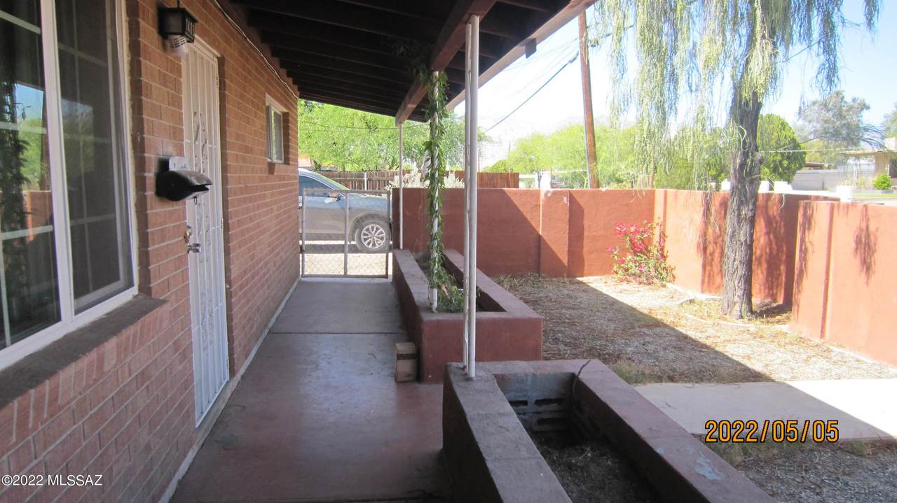 1403 Sycamore Boulevard - Photo 1