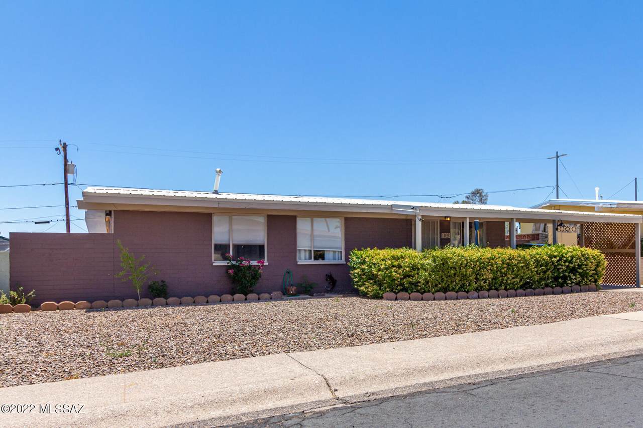 929 6Th Avenue - Photo 1