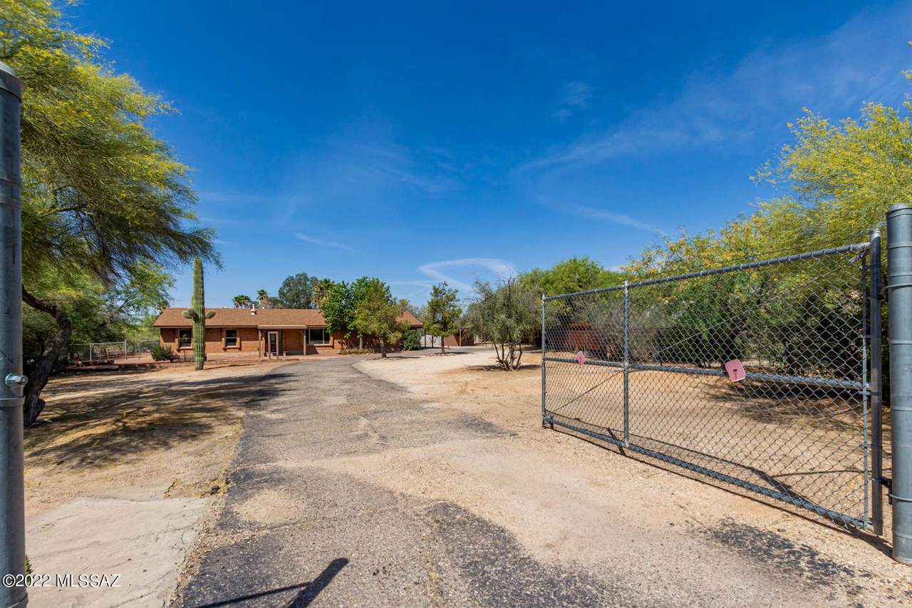 8105 Placita Sur Oeste - Photo 1
