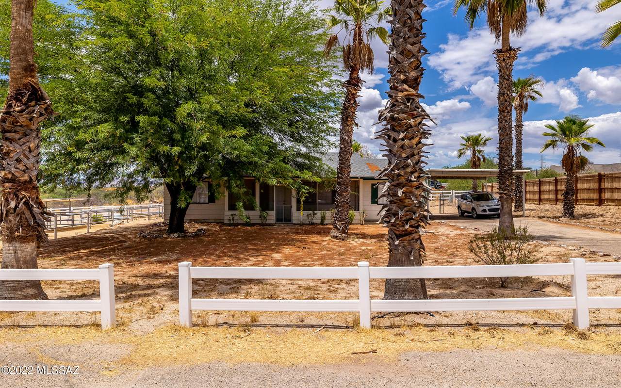 9815 La Cholla Boulevard - Photo 1