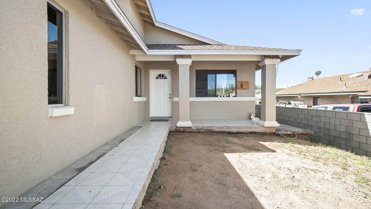 1070 Parkway Drive - Photo 1