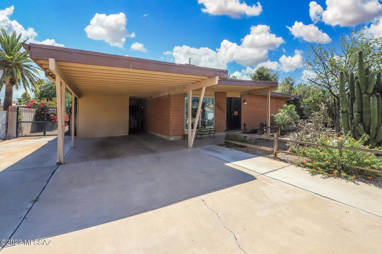348 Maguire Avenue - Photo 1