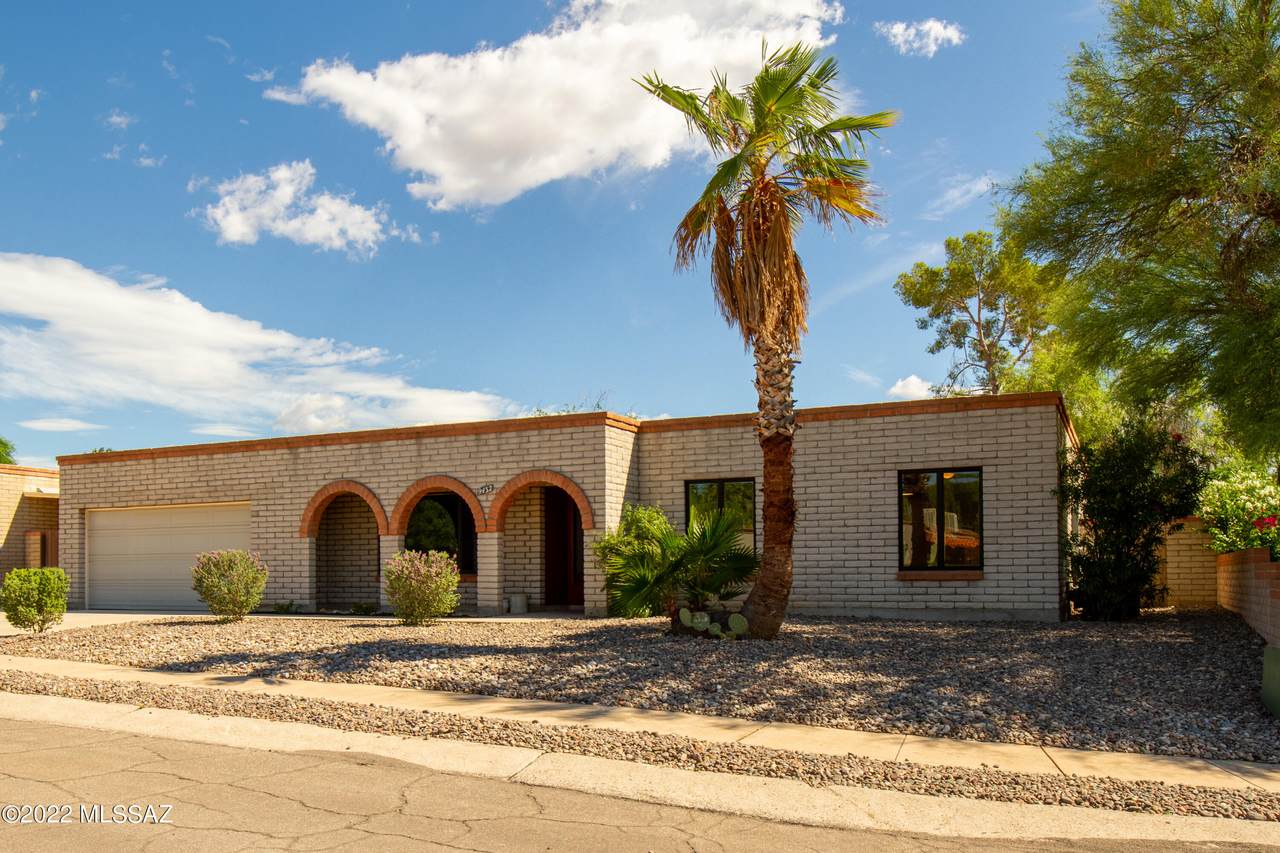 9432 Barrudean Hills Street - Photo 1