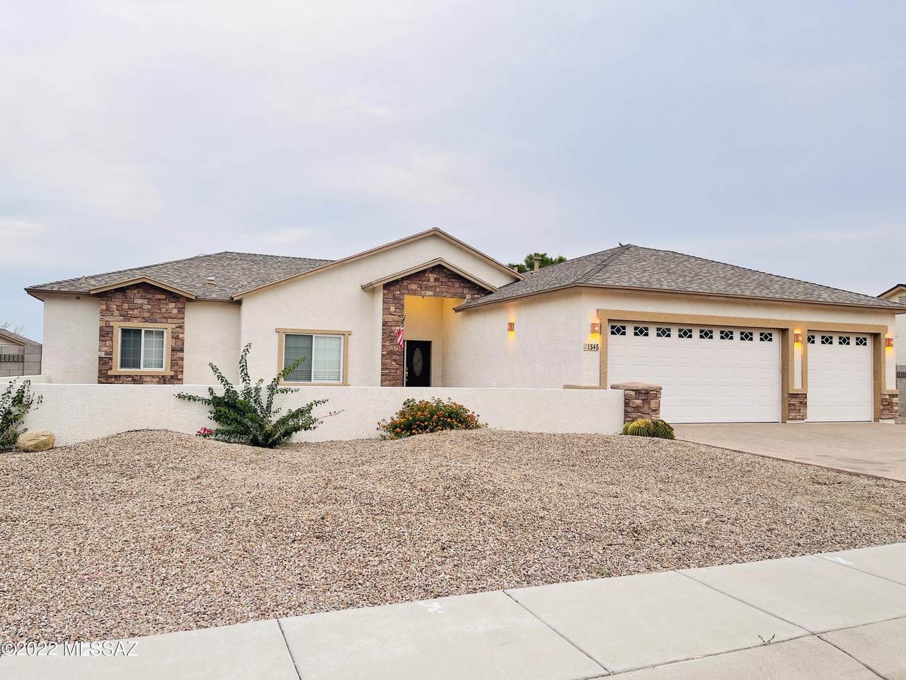 1545 Mockingbird Loop - Photo 1