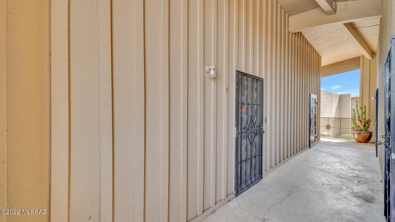 2525 Alvernon Road - Photo 1