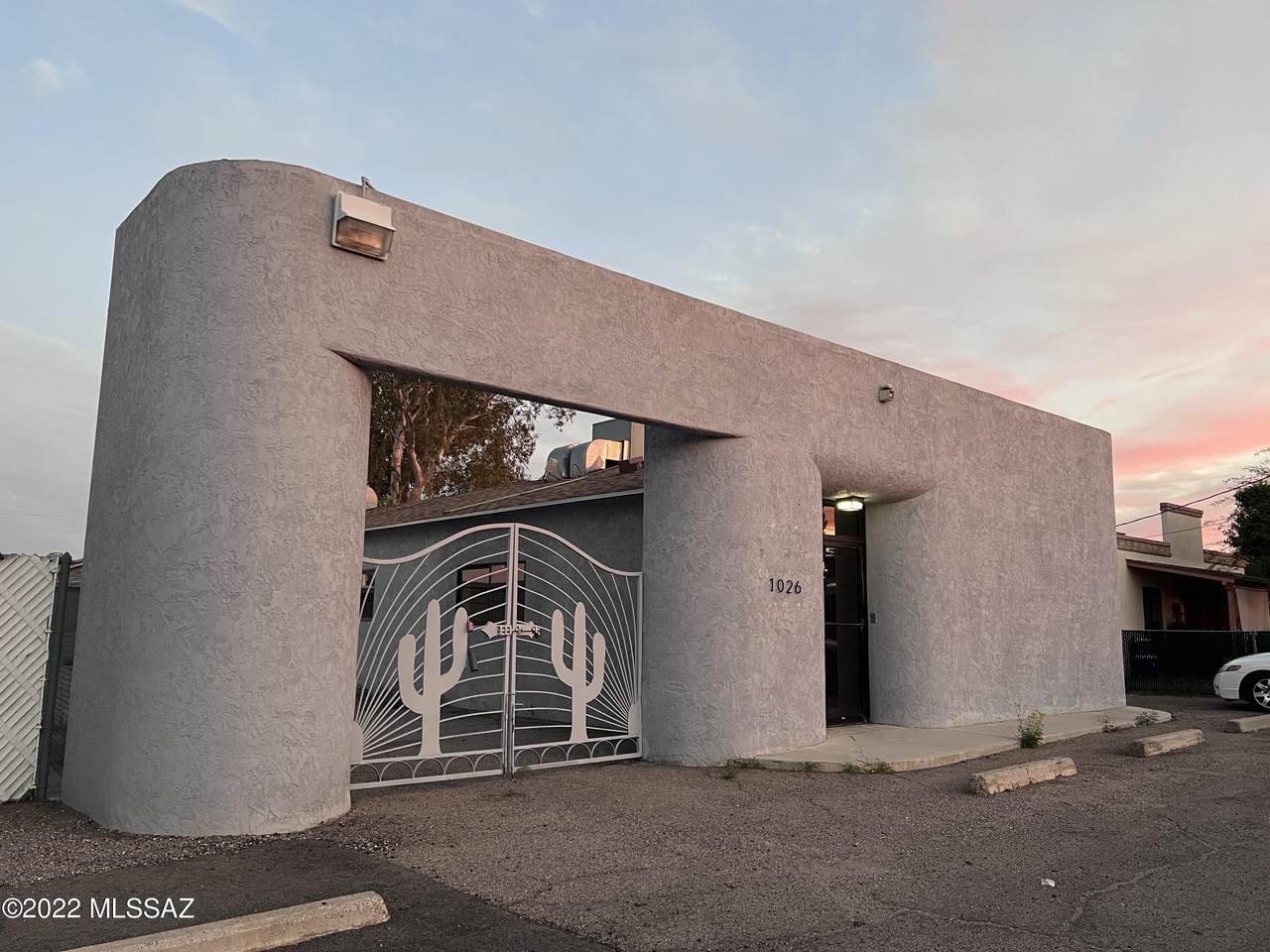 1026 Columbus Boulevard - Photo 1