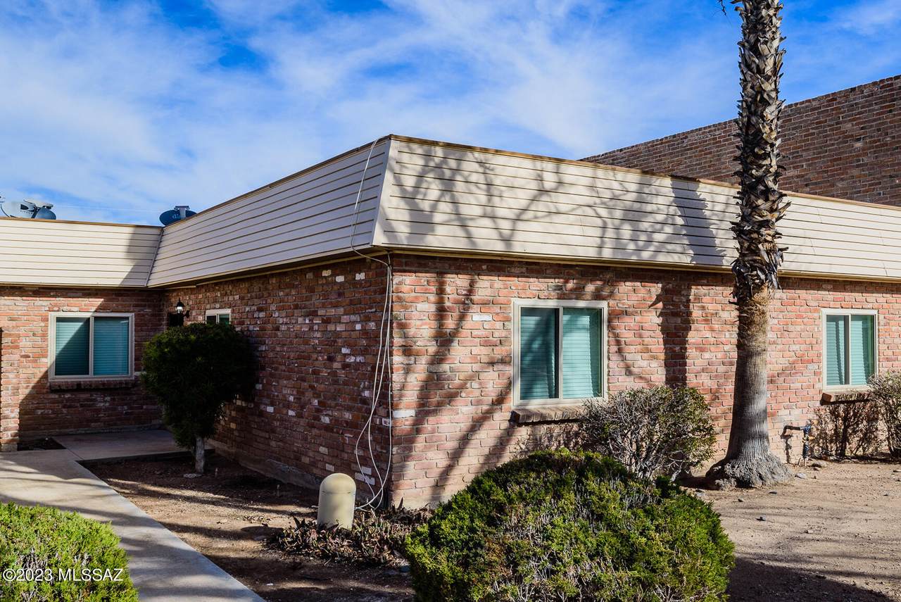 1043 Bedford Drive - Photo 1