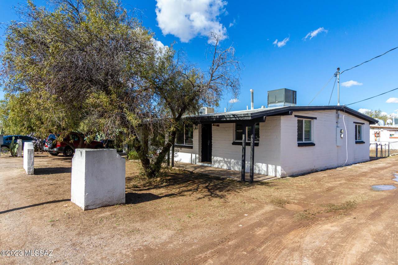 221 Roger Road - Photo 1