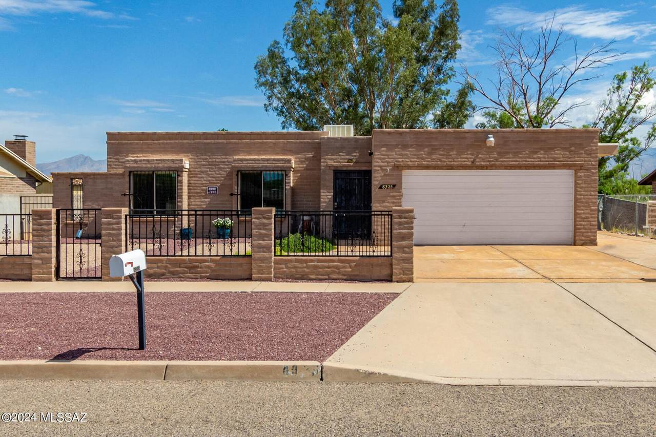 8325 Stella Road - Photo 1