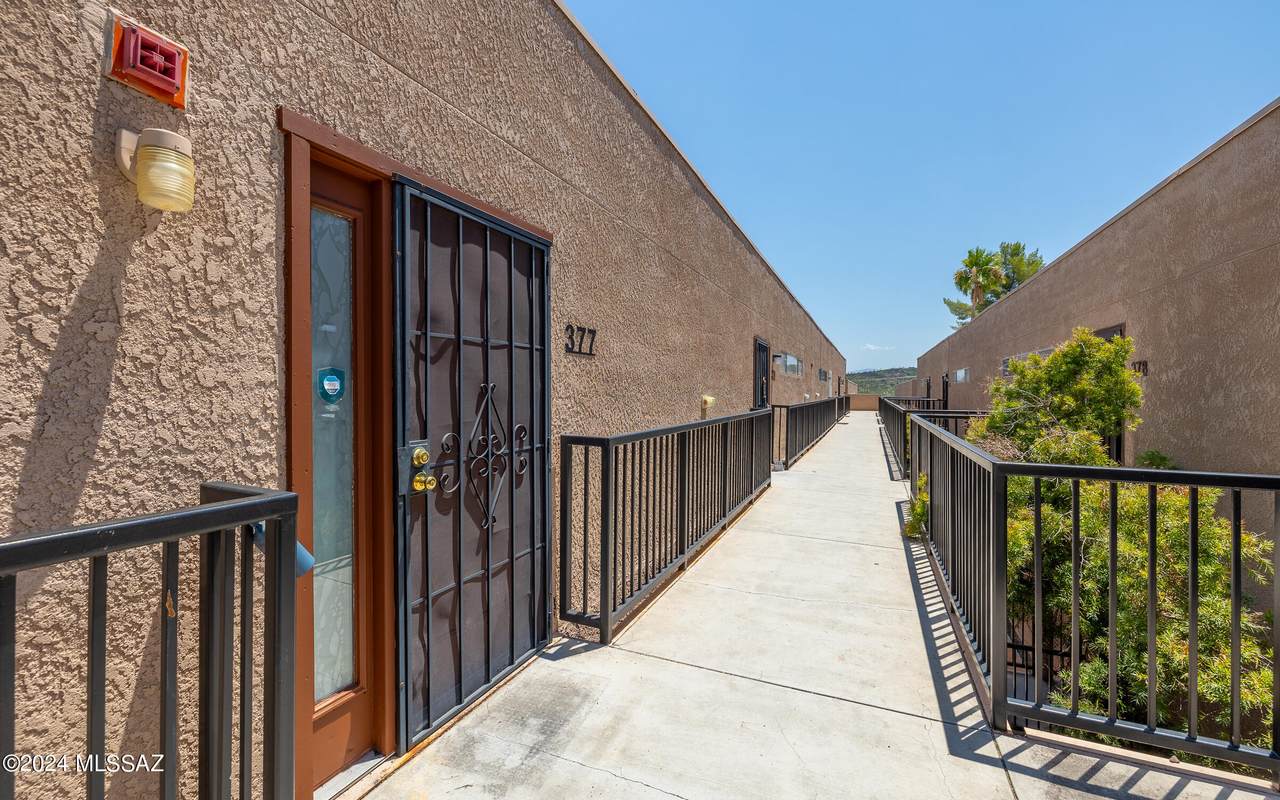 2601 Broadway Boulevard - Photo 1