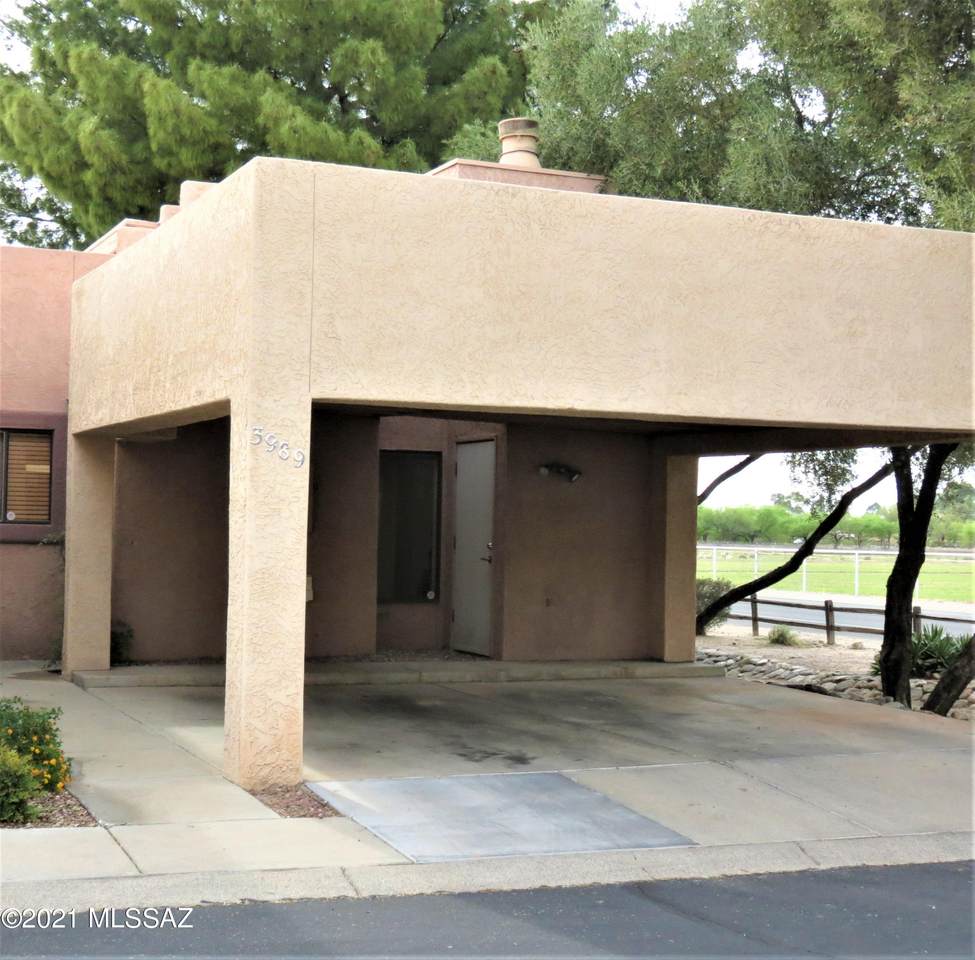 3989 Roger Lane - Photo 1