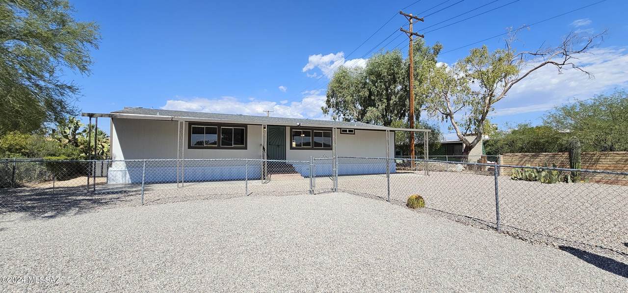 852 Florence Street - Photo 1