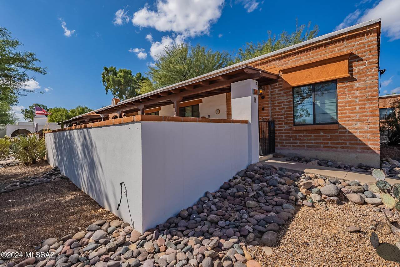 226 La Canada - Photo 1