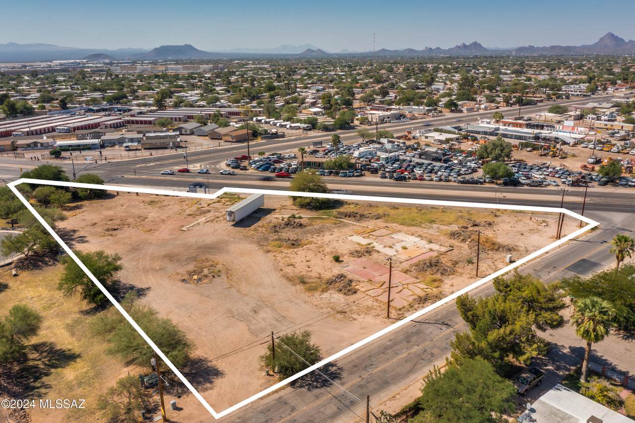 3502 Felix Boulevard - Photo 1