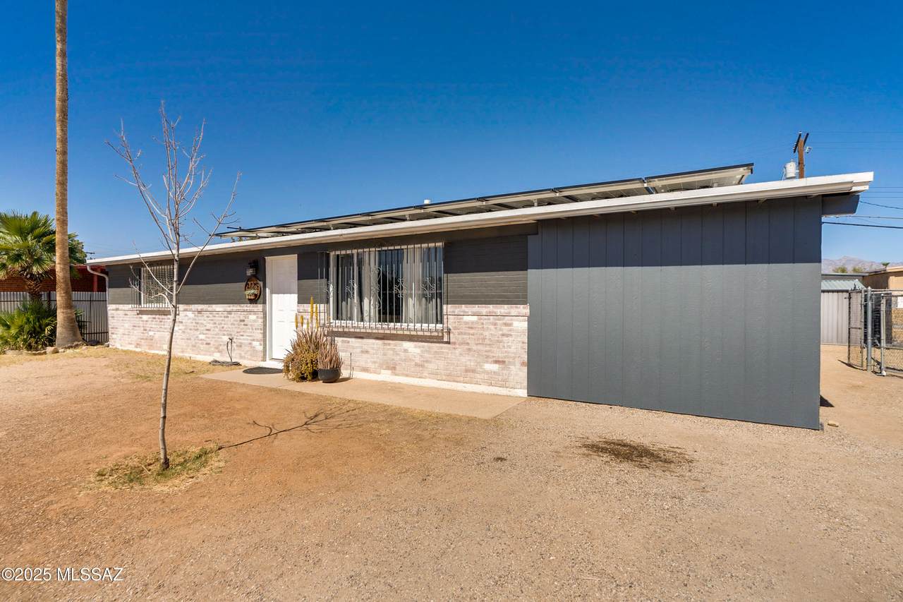 4725 24th Street - Photo 1