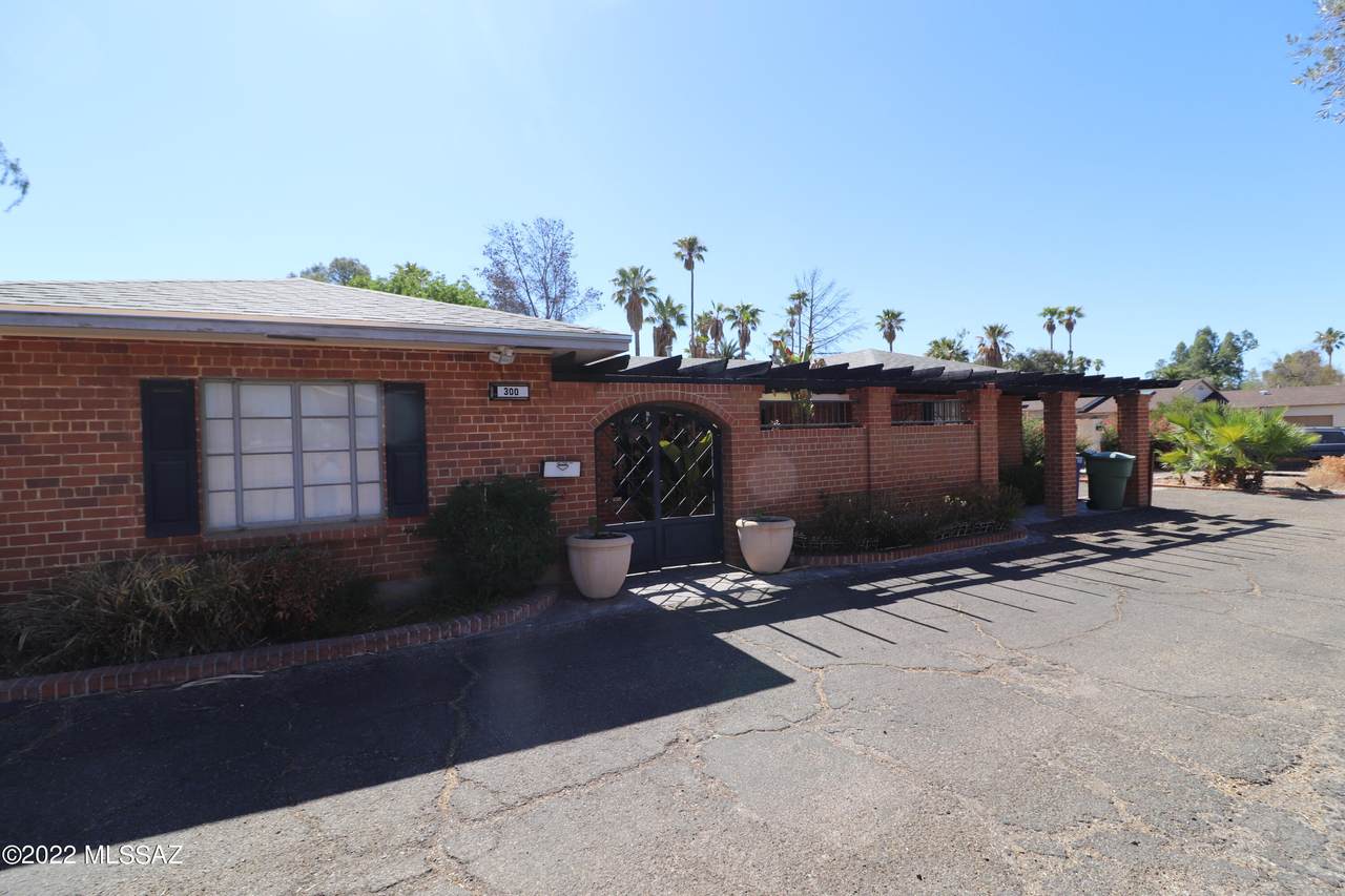 300 Country Club Road - Photo 1