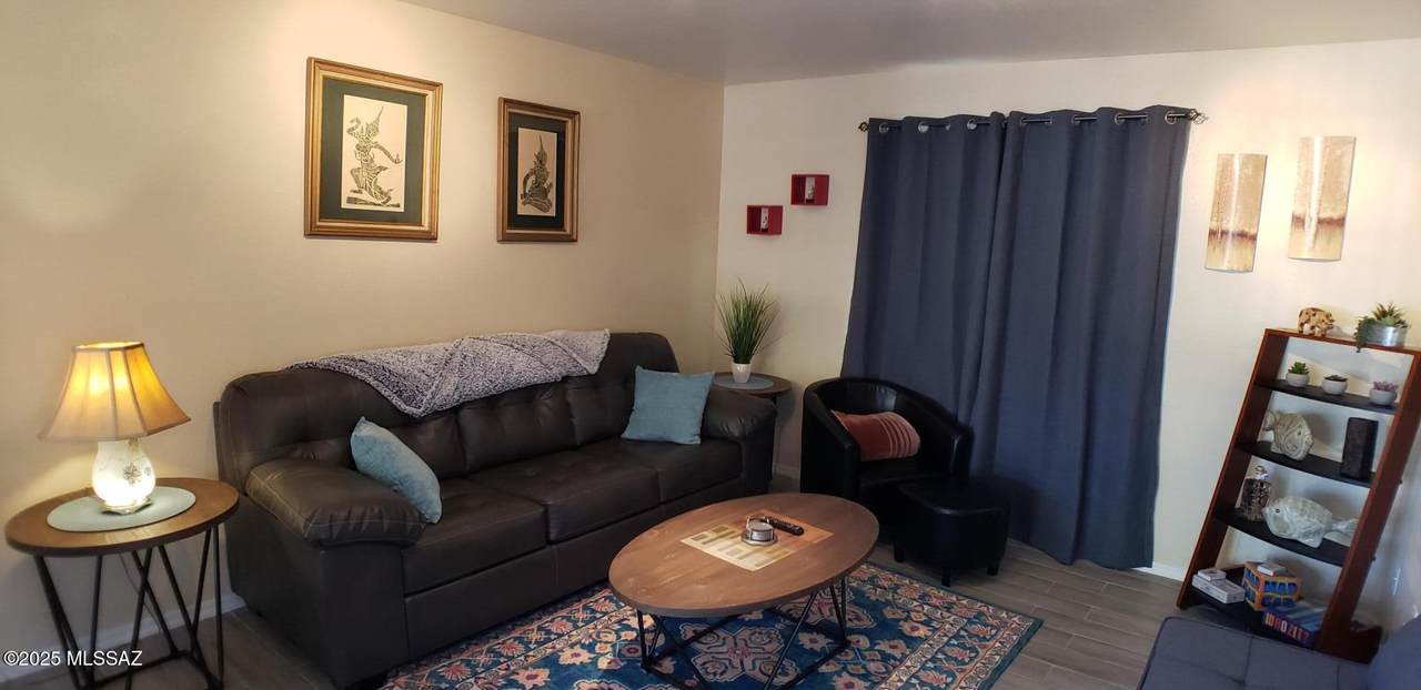 613 Jacinto Street - Photo 1