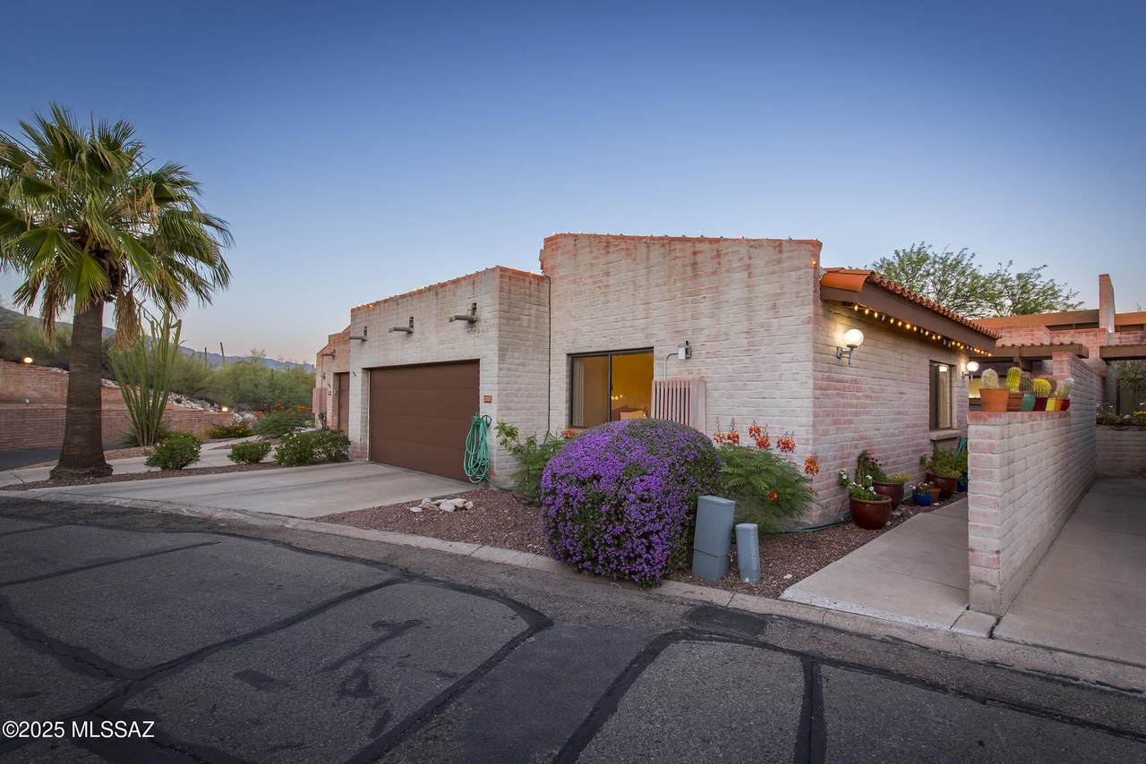 2000 Campbell Terrace - Photo 1