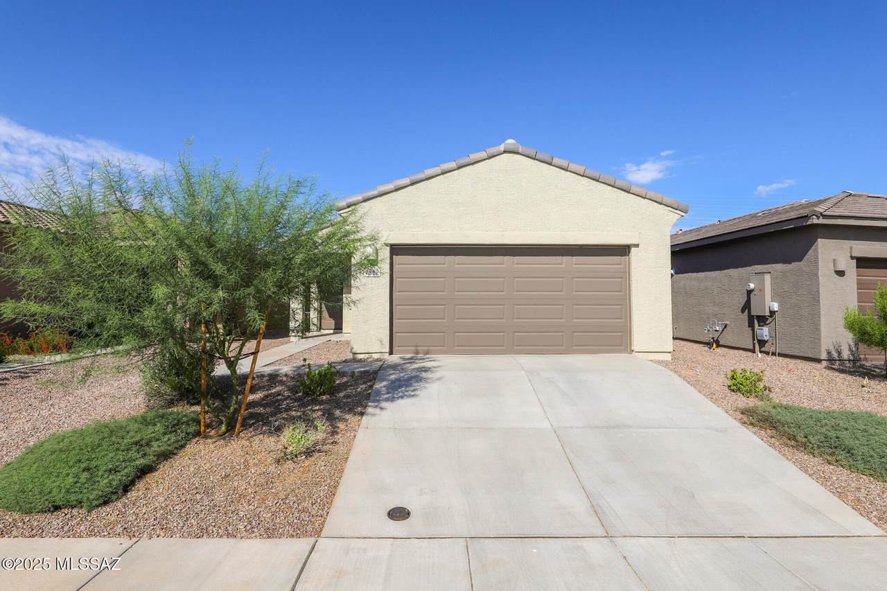 4882 Greenway Wash Drive - Photo 1
