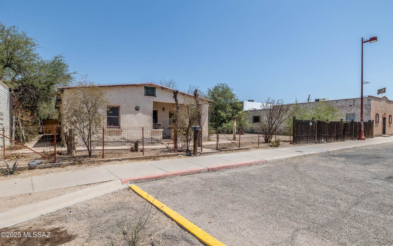 215 26th Street - Photo 1