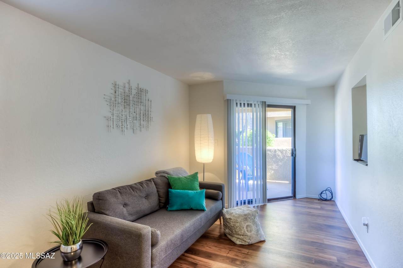 1745 Glenn Street - Photo 1