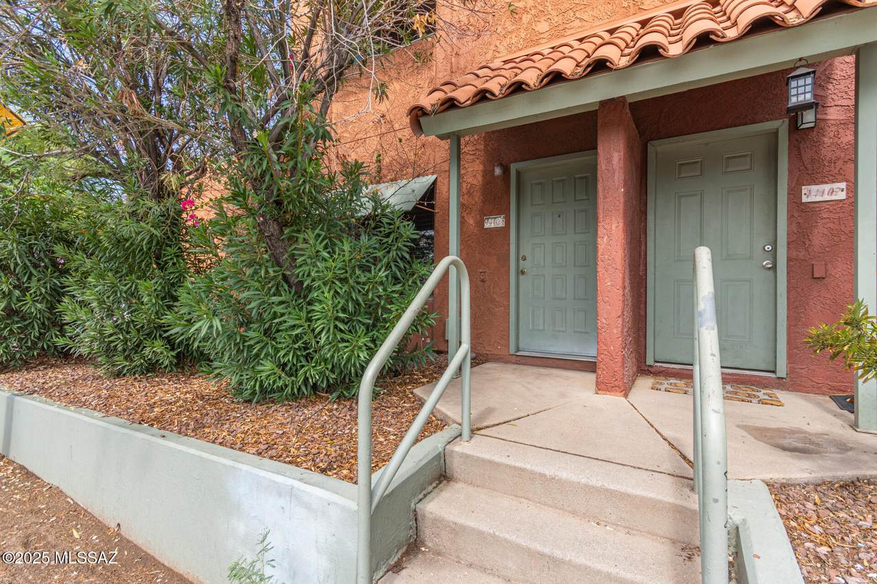 2950 Alvernon Way - Photo 1