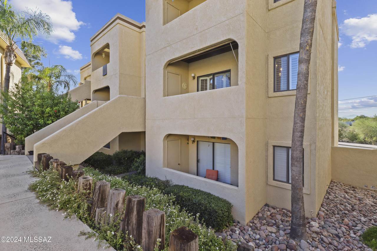 5500 Valley View Road - Photo 1