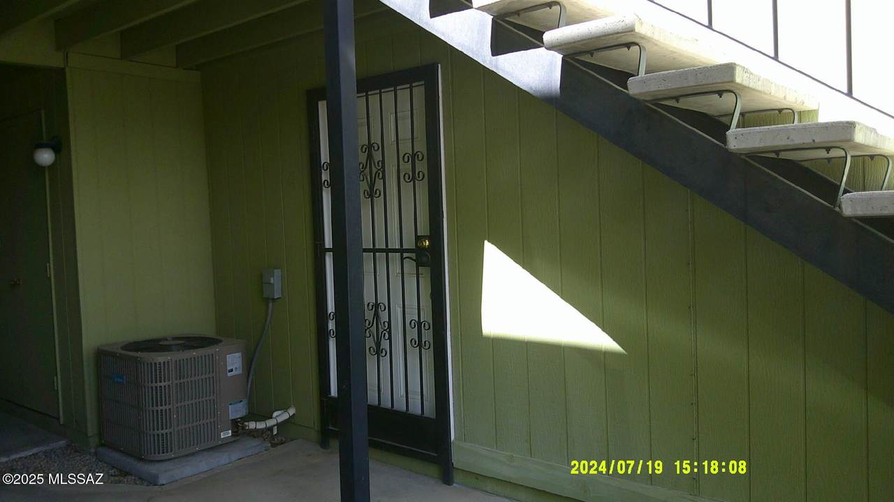 1528 Columbus Boulevard - Photo 1