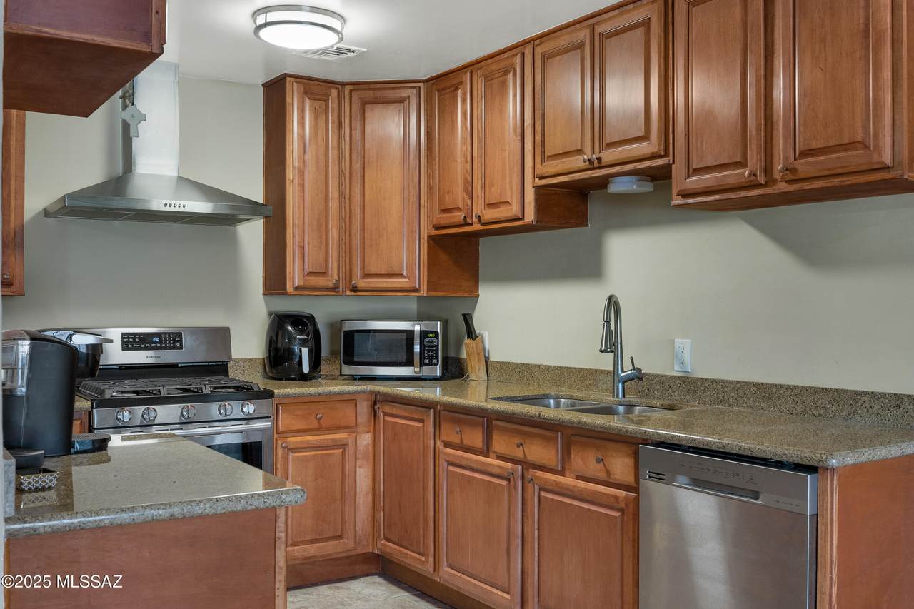 810 Langley Avenue - Photo 1