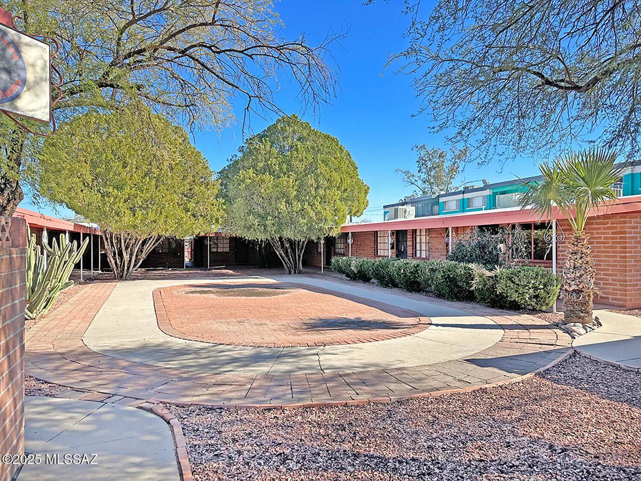 910 Alvernon Way - Photo 1