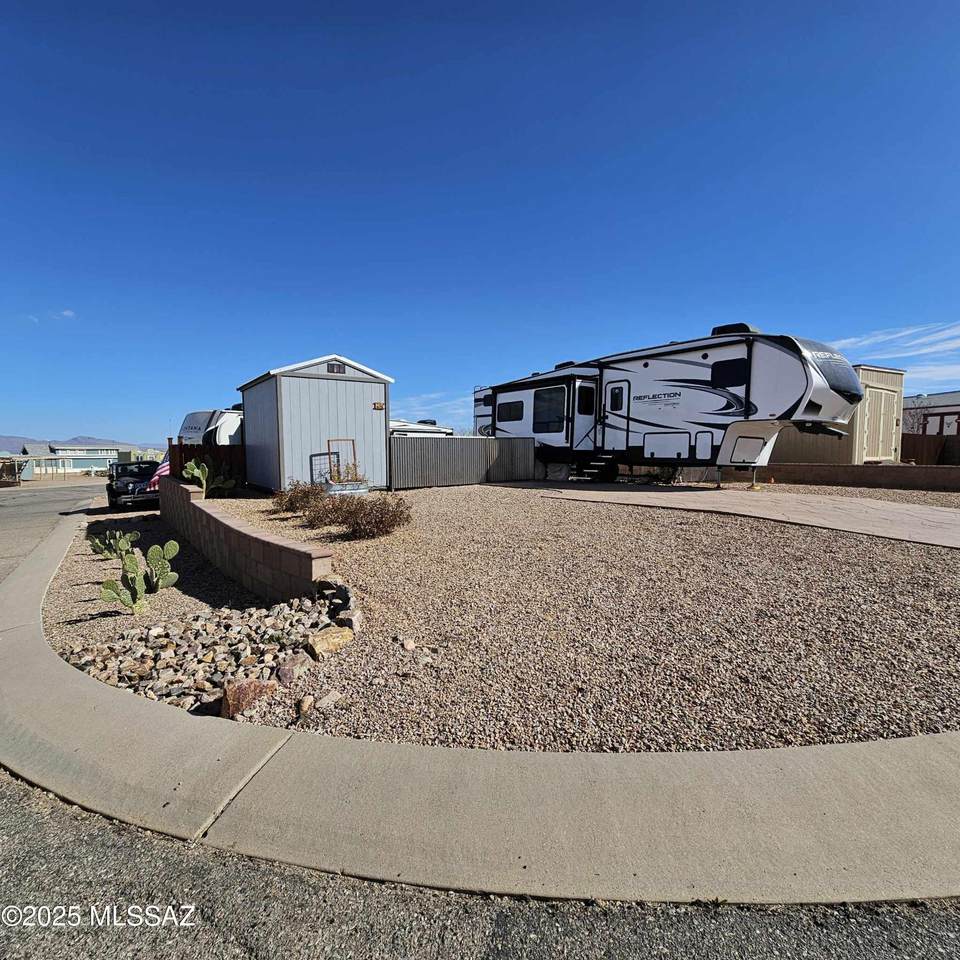 1915 Casa Del Rio Drive - Photo 1