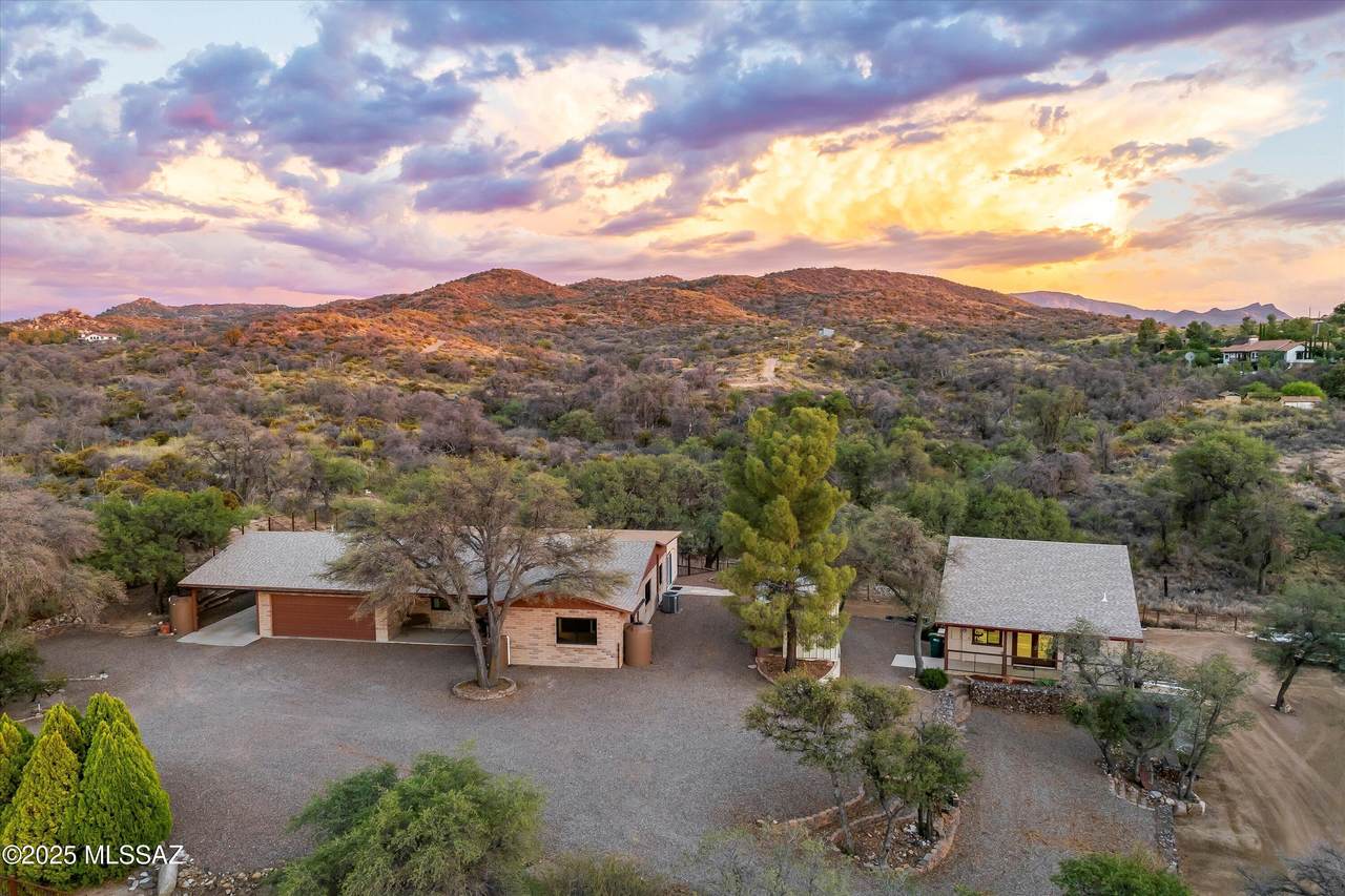 325 Oak Hills Drive - Photo 1