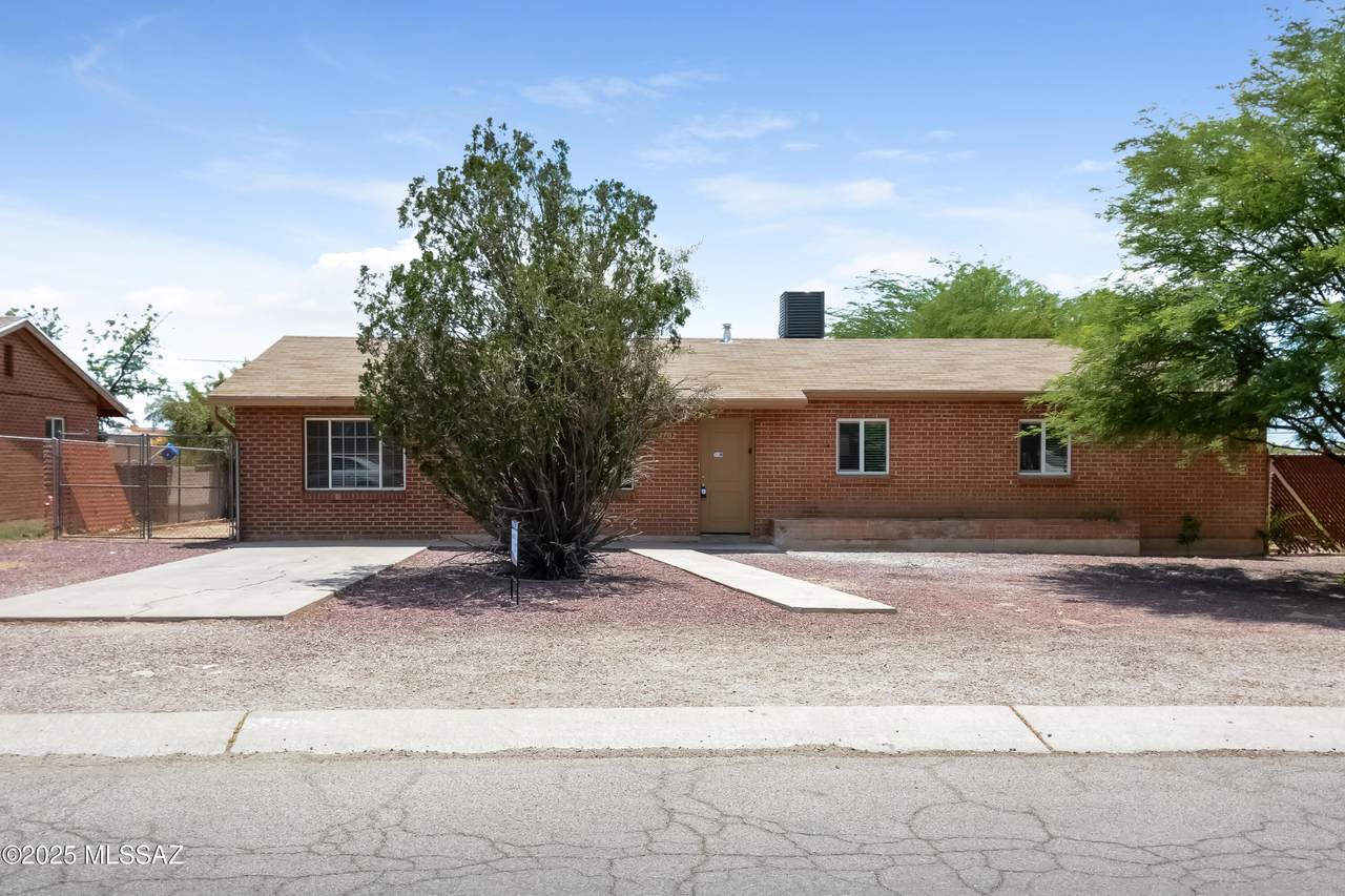 4702 Cecelia Street - Photo 1