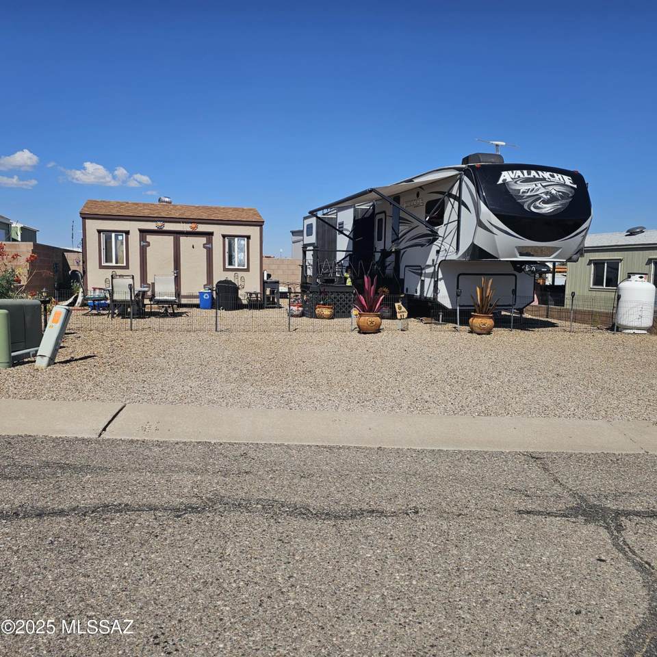 1915 Casa Del Rio Drive - Photo 1