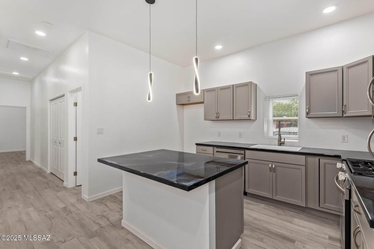 313 35th Street - Photo 1