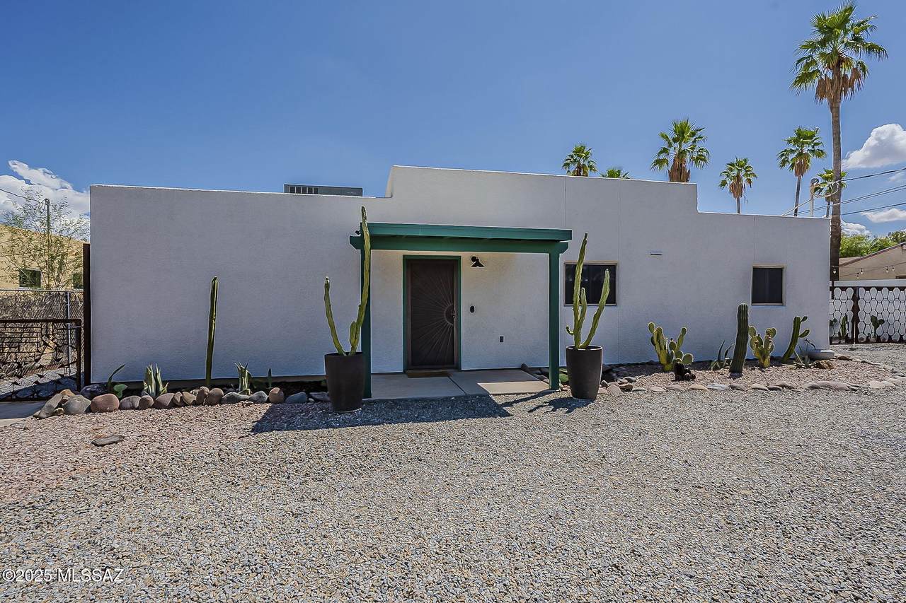 2002 Winstel Boulevard - Photo 1