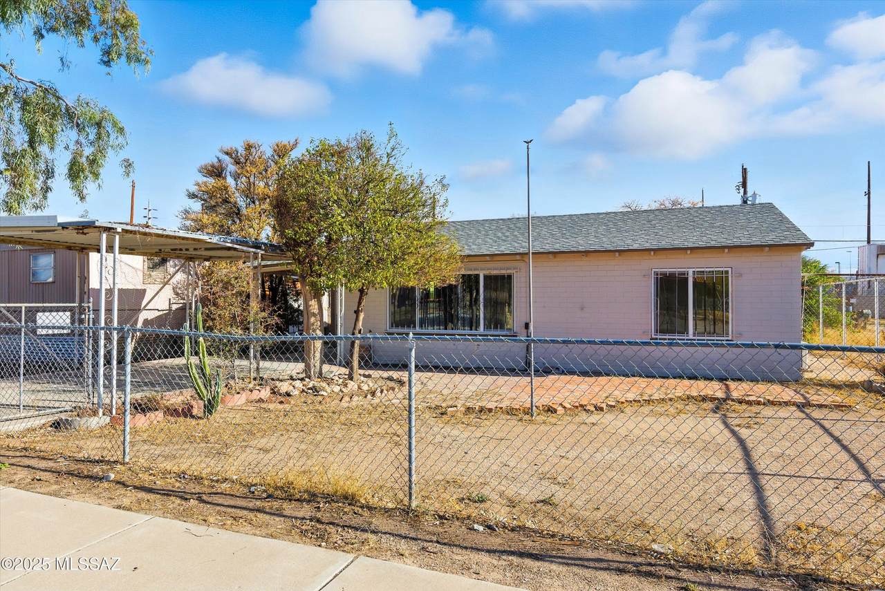 727 Budmoore Terrace - Photo 1