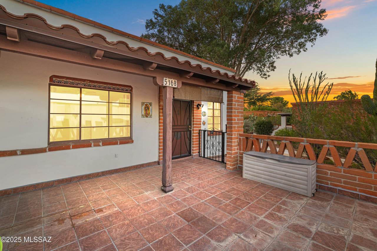 516 Paseo Lobo Unit B - Photo 1