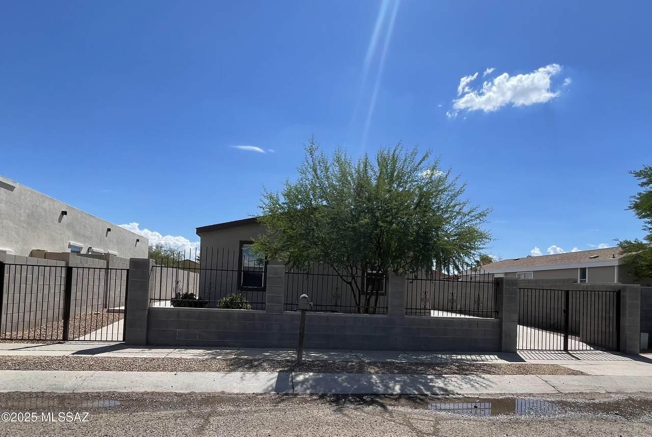 738 Calle Bayona - Photo 1