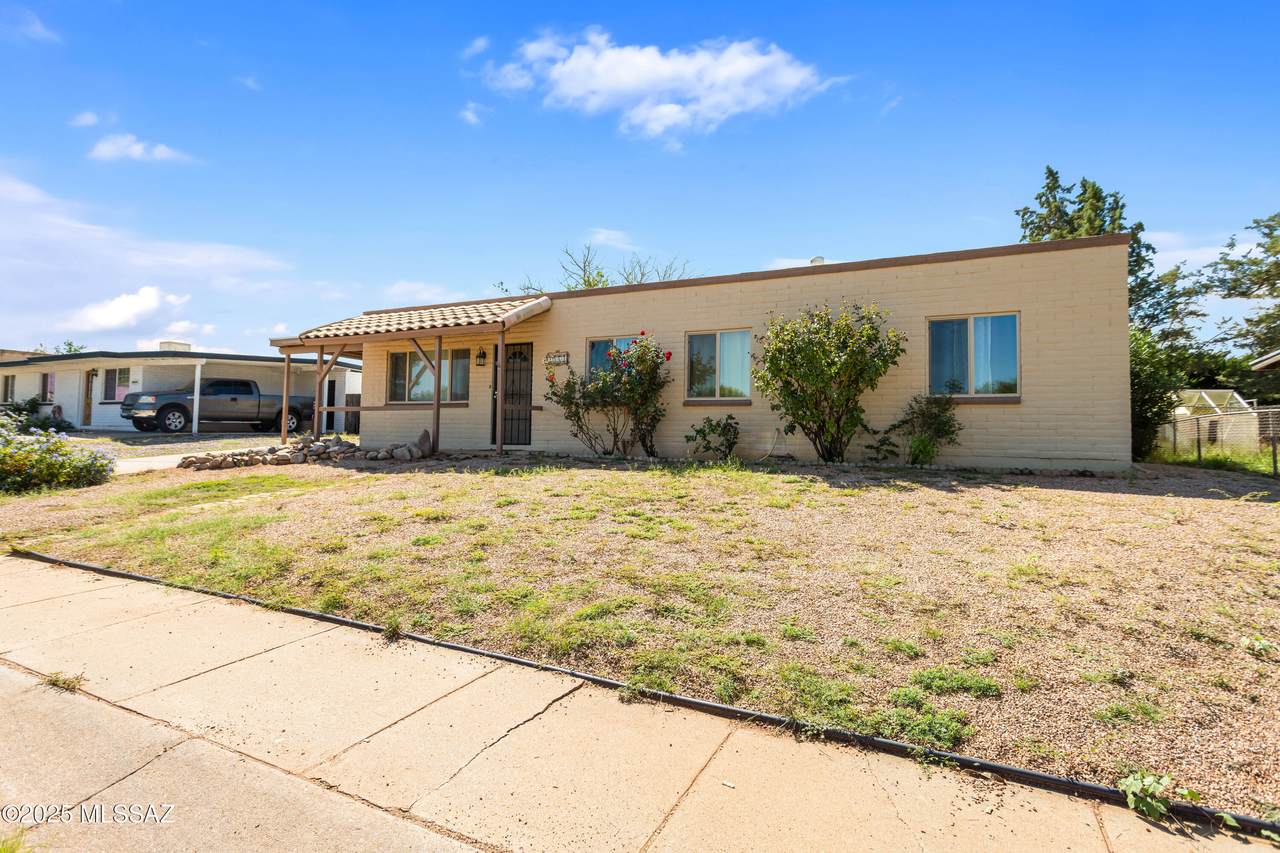 4964 Raffaele Avenue - Photo 1