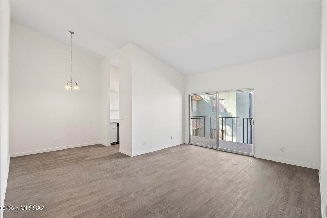 808 Langley Avenue - Photo 1