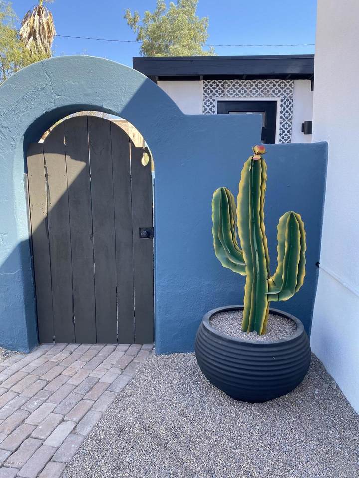 1016 Campbell Avenue - Photo 1