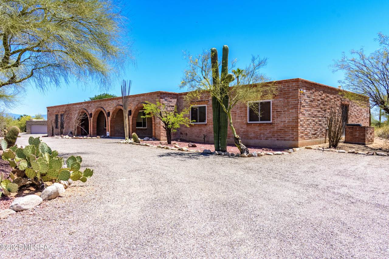 1300 Via Entrada - Photo 1