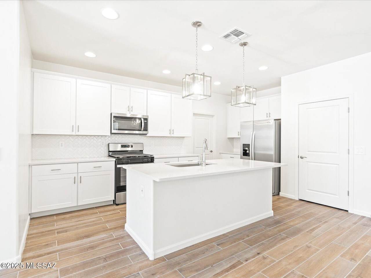 7044 Ferntree Lane - Photo 1