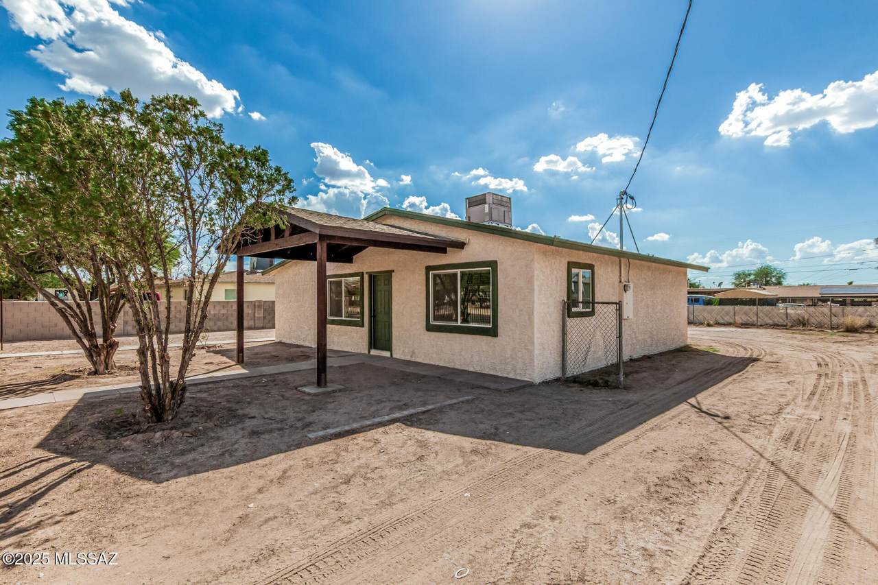 5910 Morris Boulevard - Photo 1