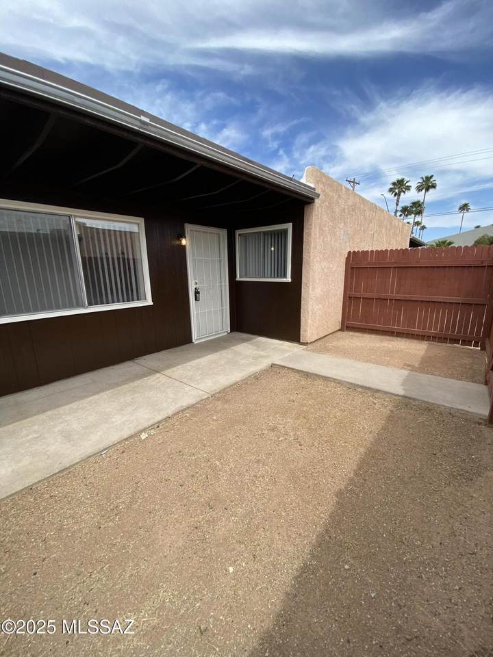 2625 Alvernon Way - Photo 1